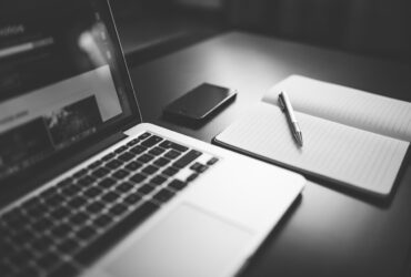 Minimalist daily journaling setup for a 1-minute daily log reflection habit.